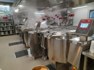 Nový Jičín zmodernizoval školní kuchyni a jídelnu. Mají nový výtah a šetří energie