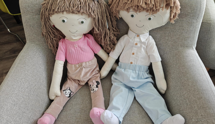 Panenky ušité ve věznici pomohou v Ostravě dětem vypovídat u soudu