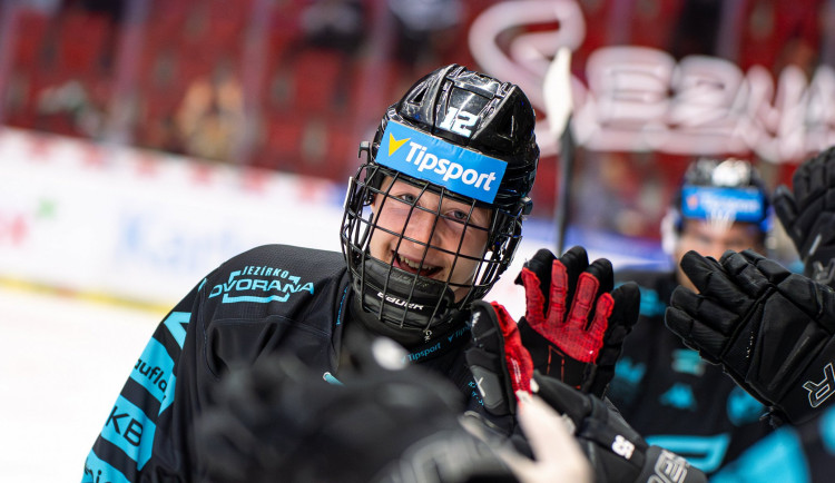 Šestnáctiletý Tomek je nejmladším dvougólovým hráčem klubu, Energie přesto prohrála