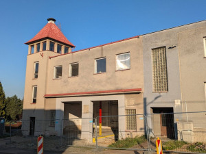 Demolice staré zbrojnice v Klimkovicích uvolní místo pro novou za 70 milionů korun