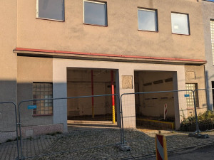 Demolice staré zbrojnice v Klimkovicích uvolní místo pro novou za 70 milionů korun