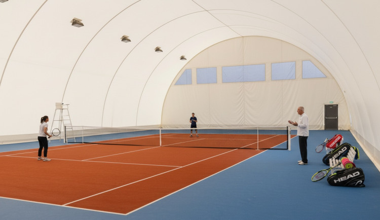 Sportovní haly – Rychlá a dostupná řešení pro raketové sporty