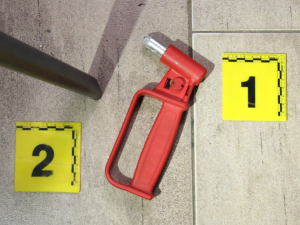 Zloději ukradli sýry i přípravky na podporu erekce. Policie je dopadla do 5 minut