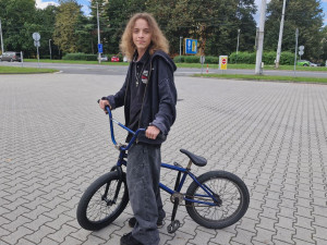 VIDEO: Odvážný mladík pronásledoval zloděje a zachránil kamarádovo kolo