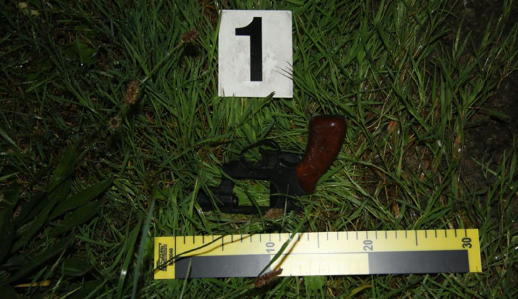 Obyvatele sídliště vyděsil střelec se zbraní, vyhrožoval i jednomu pejskaři