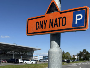 V Mošnově začaly Dny NATO, na silnicích u letiště jsou ze všech stran kolony