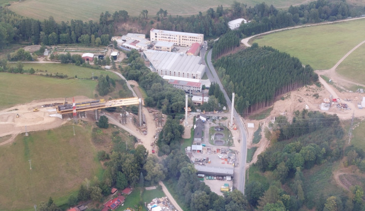 FOTO: Obchvaty zrychlují dopravu a mění krajinu u Brtnice, Rytířska i u Jihlavy