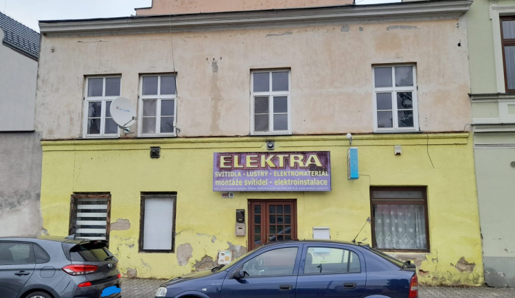 Nový Jičín smění neprodejný dům za pozemky v Loučce, chce je na parkovací místa.