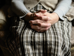 Senioři z Ostravy přišli o 150 tisíc. Podvodník se vydával za jejich syna