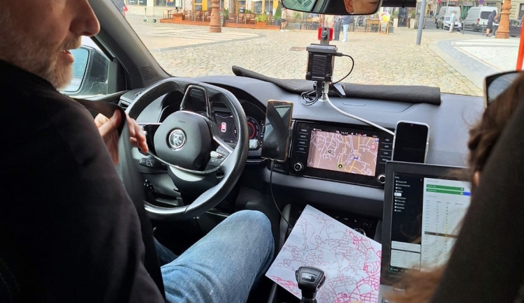 Liberec díky speciálnímu autu mapuje stav silnic. Vytvoří dlouhodobý plán údržby