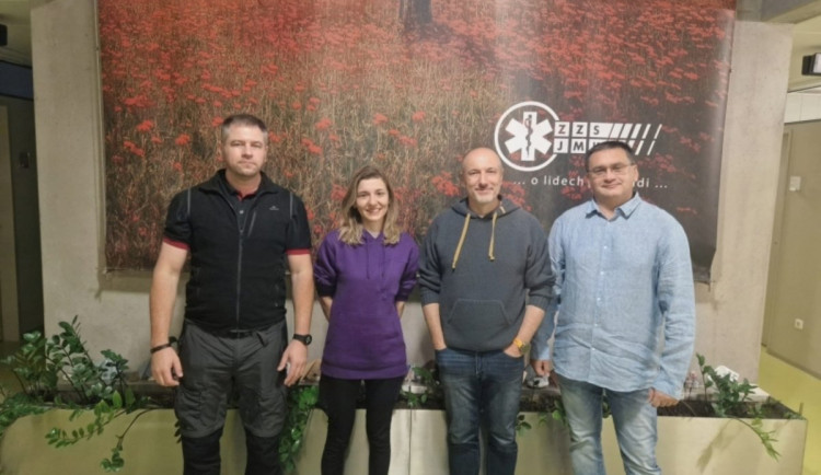 V šestnácti jí selhalo srdce, po letech teď dívka objala své zachránce z Brna