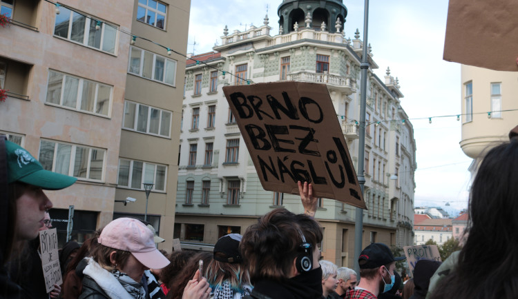 Brno protestovalo proti fašismu. Náckové zase vystrkují své ošklivé hlavy, zaznělo