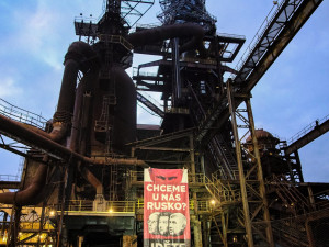 Skupina Kaputin dnes vyvěsila plakát s českými politiky a Putinem v Ostravě