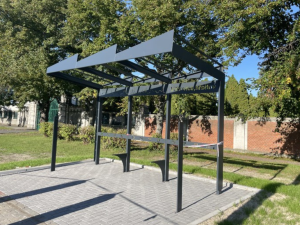 Vítkovice modernizují sedm autobusových zastávek, mají nové antivandalské koše