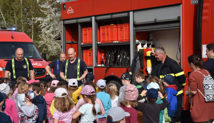 Průběžné výsledky ankety Dobrovolní hasiči roku, jednotka z Břas téměř sahá po titulu