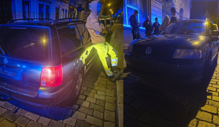 Auto bez značek ujíždělo v protisměru. Policisty řidič šokoval kuriózním vysvětlením
