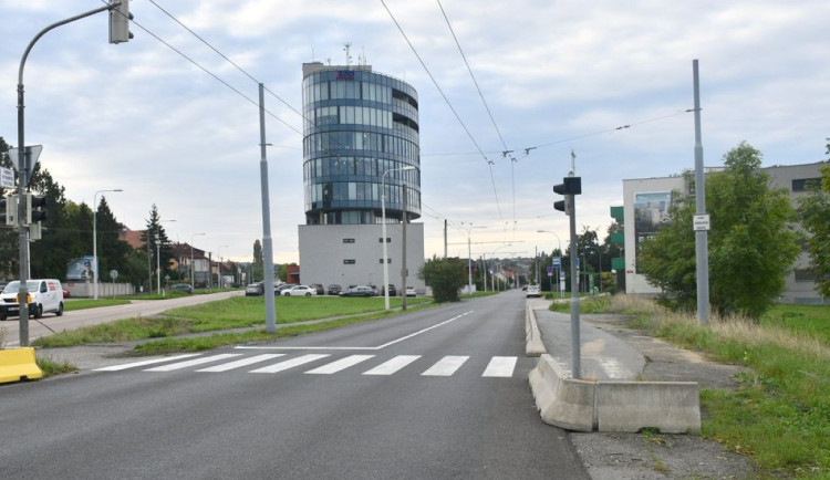 Provoz už se vrátil na opravený úsek Štefánikovy ulice v plzeňských Černicích