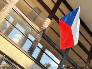 Volební místnosti se uzavřely. Začalo sčítání hlasů
