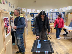 Předseda volební komise v Moravskoslezském kraji nadýchal 2,5 promile alkoholu