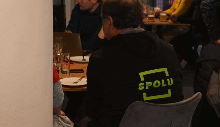 Spolu nad čtyřicet procent, ANO pod deset. Tak letos volili v Olší