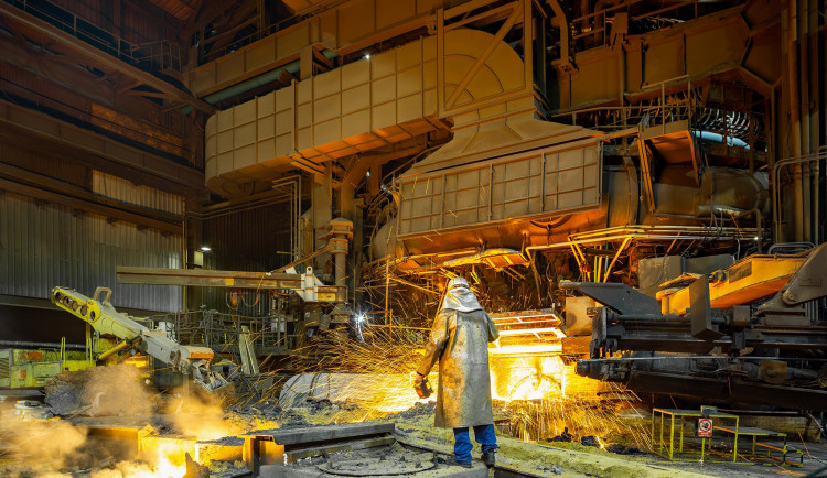 Třinecké železárny spustily výrobu surového železa v opravené vysoké peci.