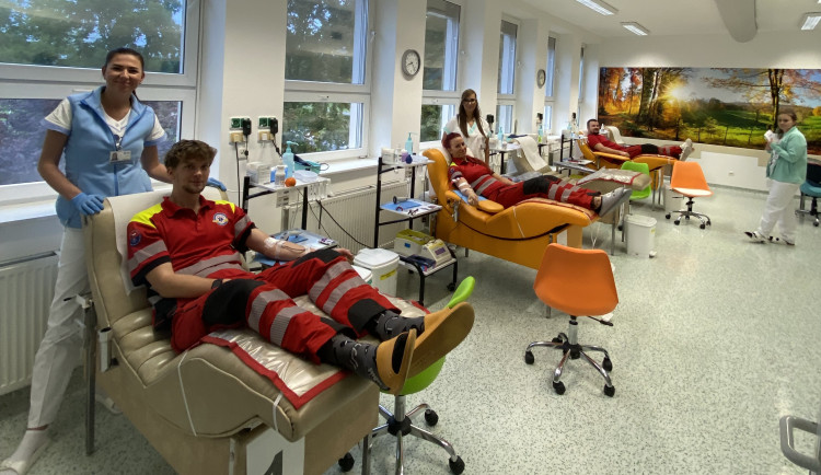 Moravskoslezští záchranáři společně darovali krev, chtějí inspirovat nové dárce.