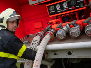 VIDEO: Požár v lese jen nanečisto. Záchranné složky trénovaly na Bruntálsku