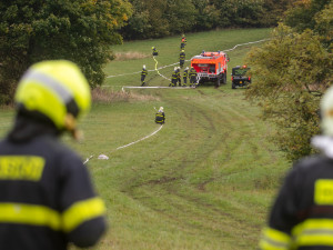 VIDEO: Požár v lese jen nanečisto. Záchranné složky trénovaly na Bruntálsku