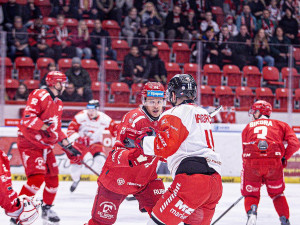 Kurovského hattrick poslal Oceláře do čela extraligové tabulky