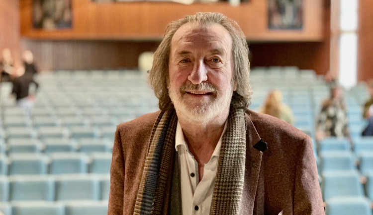 Bolek Polívka měl slabou mrtvici. Po kolapsu na jevišti skončil v nemocnici