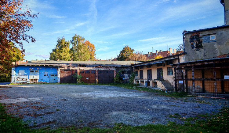 Areál nad historickým sklepením v Litovli čeká demolice. Jak město naloží s pozemkem?