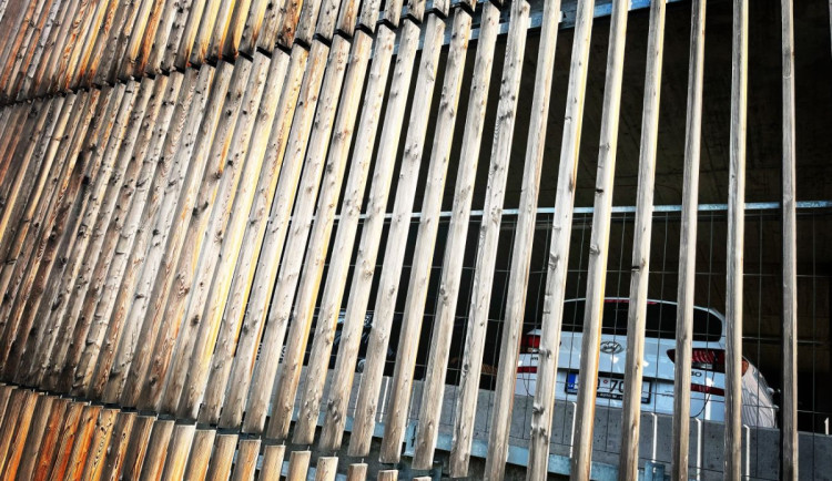 Obce a města mohou přispívat na výstavbu parkovacího domu v hradecké nemocnici