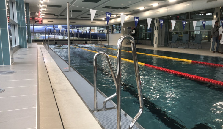 ANKETA: Vodní ráj nabízí večerní plavání pro veřejnost vždy v úterý a ve středu