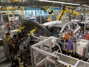 V automobilce se bude příští týden pracovat jen ve středu, klesl zájem o auta