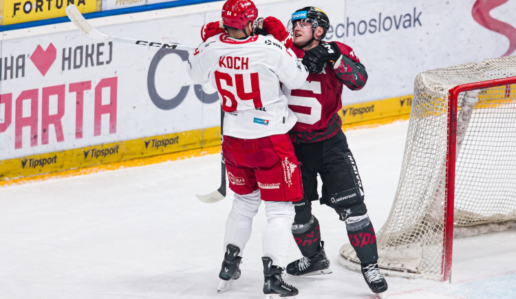 Sparta dostala tři branky v poslední třetině.