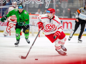 Skvělý Třinec. Oceláři vyhráli pošesté v řadě, o přestávce byla v hale svatba