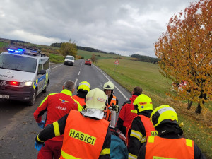 FOTO: Tři zranění při vážné nehodě na Bruntálsku. Na místo letěl i vrtulník