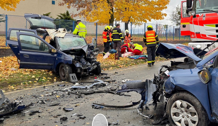 Tři zranění při vážné nehodě na Bruntálsku. Na místo letěl i vrtulník