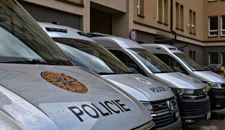 Senior v ohrožení: Muž odešel z domova a teď má vypnutý telefon, hledá ho policie