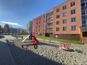 V Novém Jičíně skončila druhá etapa úprav panelového sídliště Nerudova