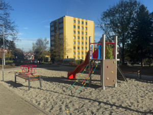 V Novém Jičíně skončila druhá etapa úprav panelového sídliště Nerudova