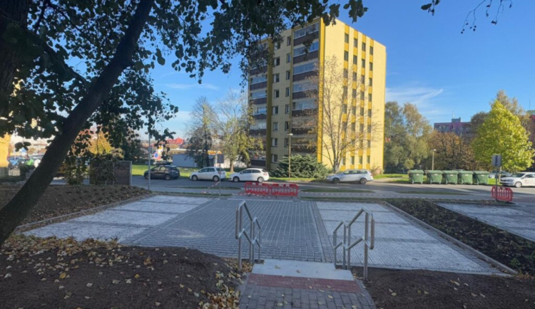 V Novém Jičíně skončila druhá etapa úprav panelového sídliště Nerudova
