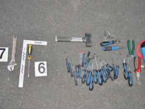 Recidivista chtěl ukrást 180 krabiček cigaret, místo toho ho policie přistihla při činu