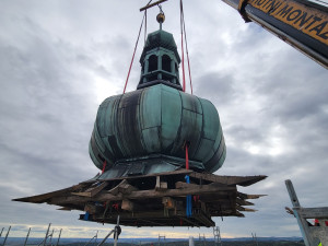 Věž kostela na Cvilíně je bez báně, čeká ji odborná prohlídka a oprava