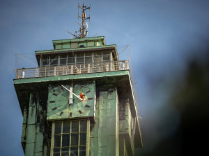 Ostrava po zhruba půl století renovuje ručičky hodin na věži Nové radnice