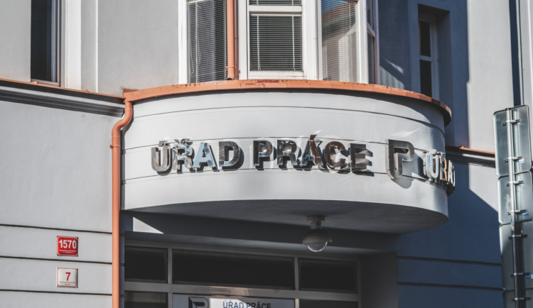 O superdávku za měsíc v Moravskoslezském kraji požádalo přes 20.000 lidí