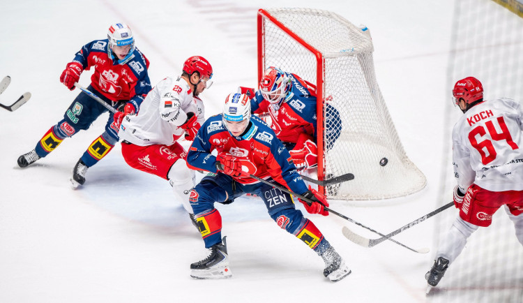 Oceláři poprvé doma nebodovali, podlehli Dynamu 2:4