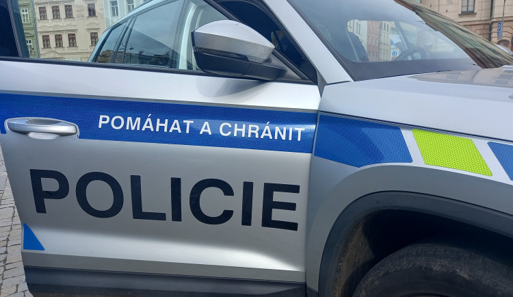 Policisté jeli do Havířova řešit nehodu na parkovišti, zachránili tam život miminku