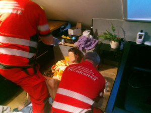 Záchranáři ve Starém Jičíně pomohli při domácím porodu. Na svět přišla zdravá holčička