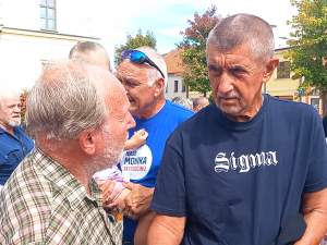 Senior, který před volbami napadl Babiše holí, dostal od soudu podmínku